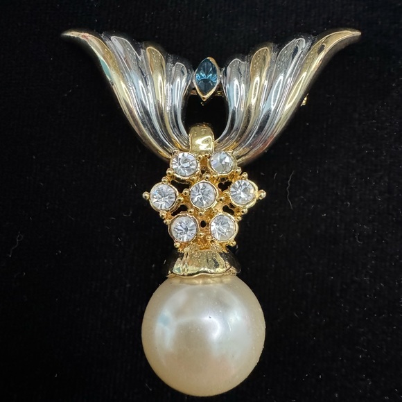 Vintage Gold Tone Drop Pearl Brooch - Picture 1 of 3